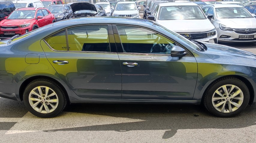 RABLJENO VOZILO ŠKODA OCTAVIA 1,6 TDI Mehanički mjenjač DIESEL 224425