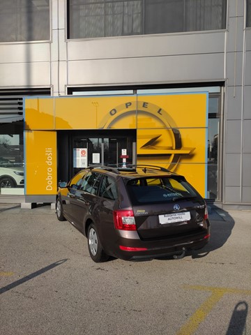 RABLJENO VOZILO ŠKODA OCTAVIA COMBI 1,6 TDI AMBITION DIESEL 222666