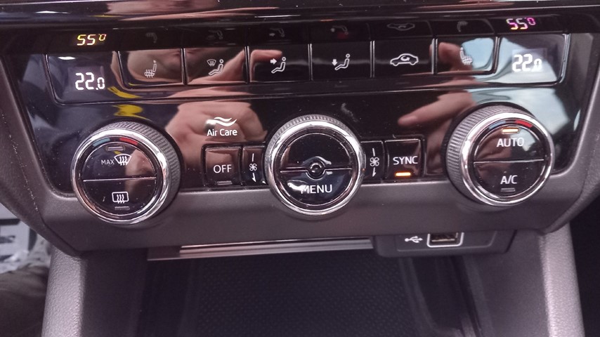 RABLJENO VOZILO ŠKODA OCTAVIA COMBI 1.6 TDI AMBITION DSG Automatski mjenjač DIESEL 81105