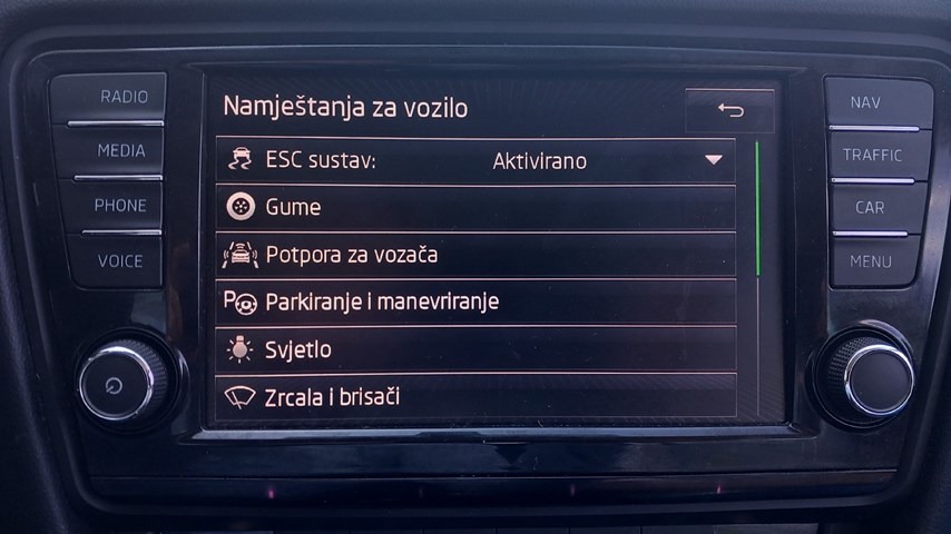RABLJENO VOZILO ŠKODA OCTAVIA COMBI 1,6 TDI GREEN LINE Mehanički mjenjač DIESEL 222845