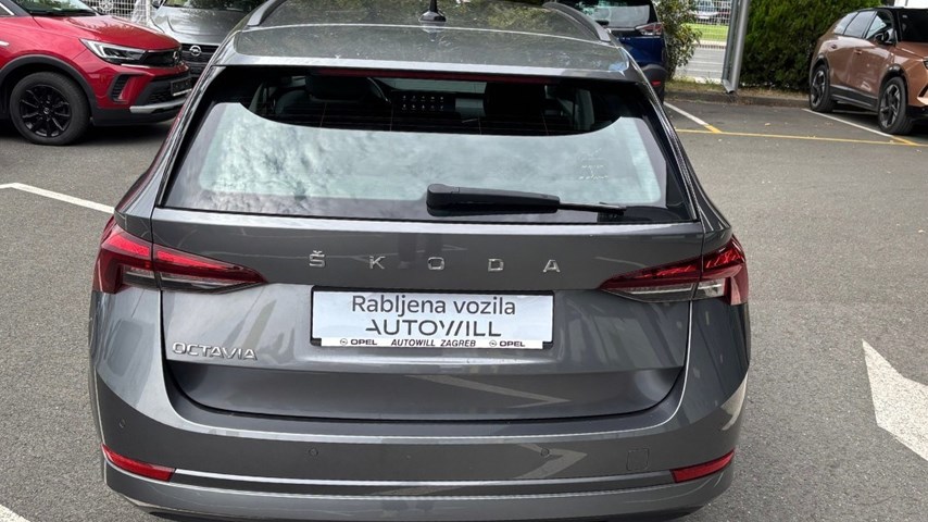 RABLJENO VOZILO ŠKODA OCTAVIA COMBI 2,0 TDI AT Automatski mjenjač DIESEL 100245