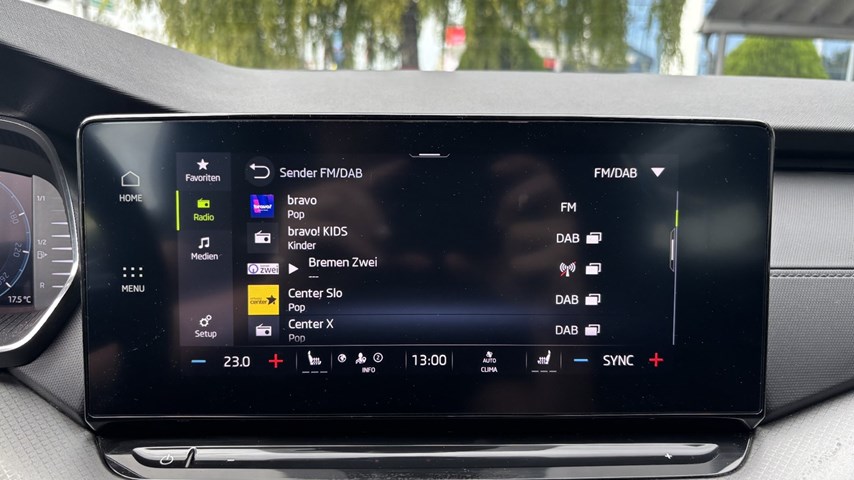 RABLJENO VOZILO ŠKODA OCTAVIA COMBI 2,0 TDI AT Automatski mjenjač DIESEL 100245