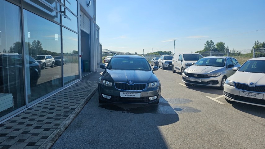 RABLJENO VOZILO ŠKODA OCTAVIA COMBI 2,0 TDI Automatski mjenjač DIESEL 224410