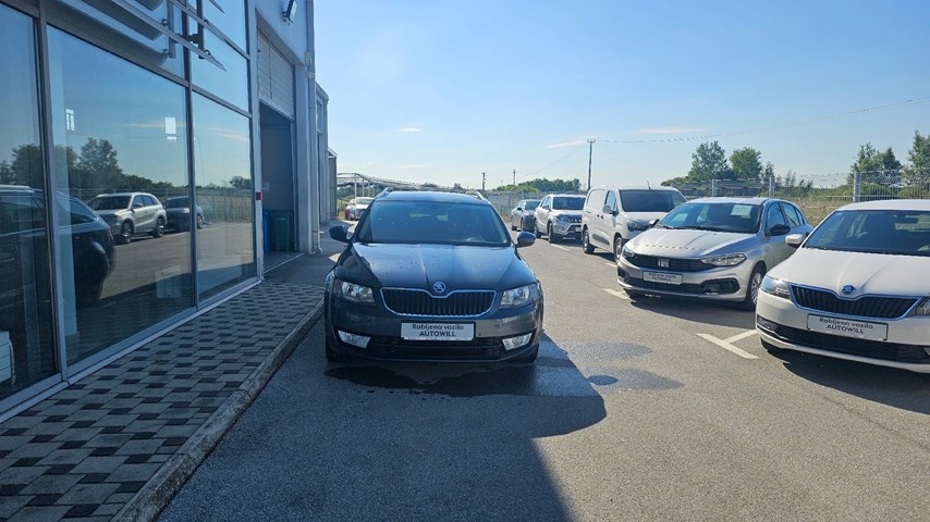 RABLJENO VOZILO ŠKODA OCTAVIA COMBI 2,0 TDI Automatski mjenjač DIESEL 224410