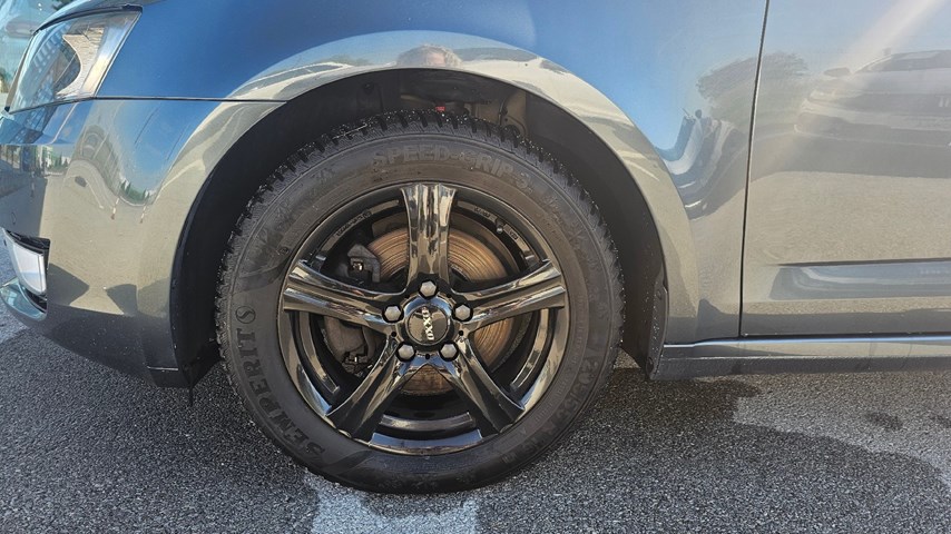 RABLJENO VOZILO ŠKODA OCTAVIA COMBI 2,0 TDI Automatski mjenjač DIESEL 224410