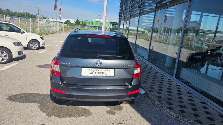 RABLJENO VOZILO ŠKODA OCTAVIA COMBI 2,0 TDI Automatski mjenjač DIESEL 224410