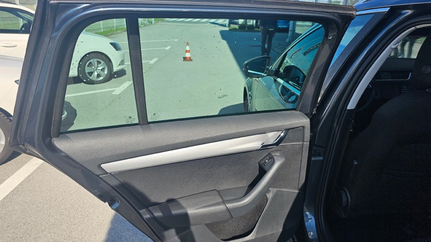 RABLJENO VOZILO ŠKODA OCTAVIA COMBI 2,0 TDI Automatski mjenjač DIESEL 224410