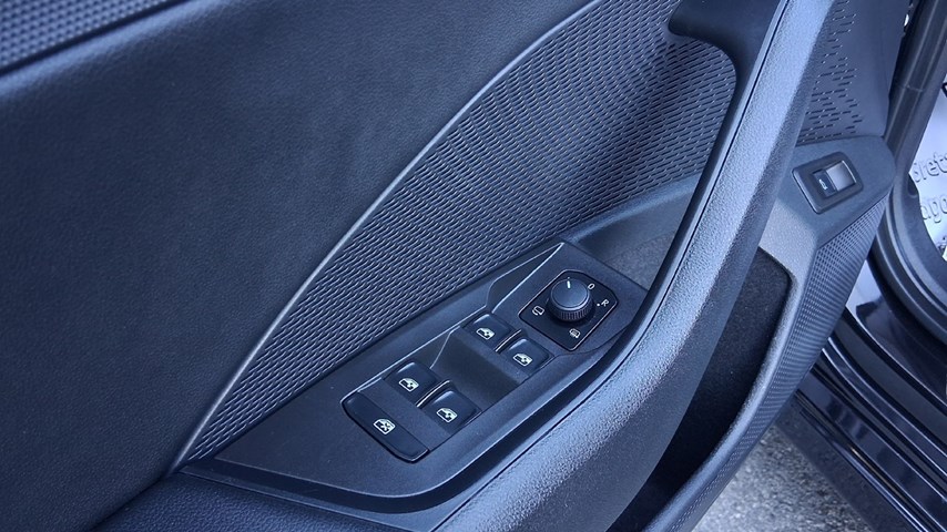 RABLJENO VOZILO ŠKODA OCTAVIA COMBI CLEVER 2,0 TDI Mehanički mjenjač DIESEL 100242