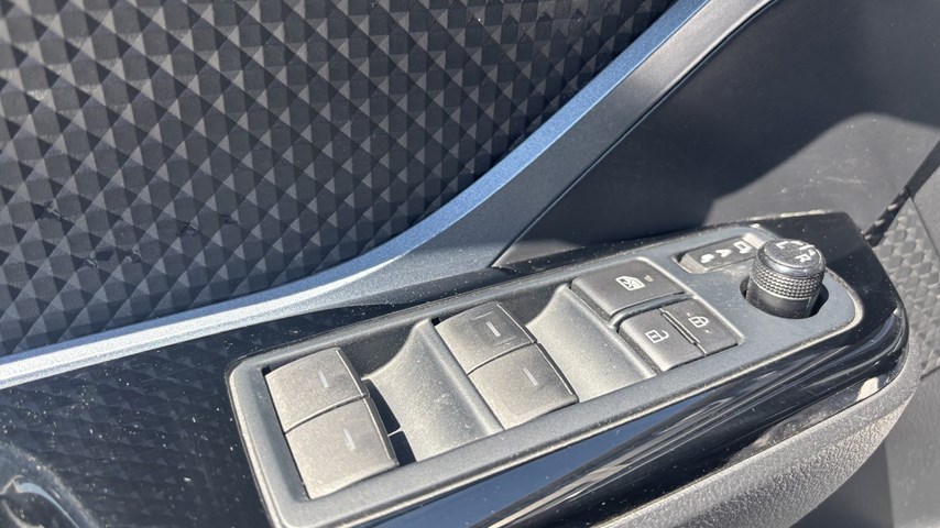 RABLJENO VOZILO TOYOTA C-HR 1,8 AT Automatski mjenjač BENZIN 100217