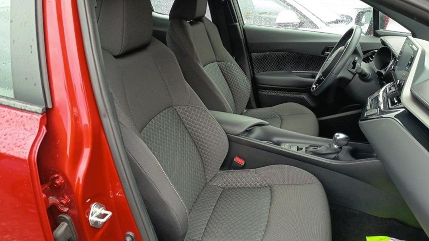 RABLJENO VOZILO TOYOTA C-HR DYNAMIC BUSINESS 1,8 Automatski mjenjač BENZIN 100225