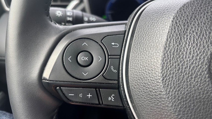 RABLJENO VOZILO TOYOTA COROLLA CROSS ACTIVE 2,0 AT Automatski mjenjač BENZIN 100248