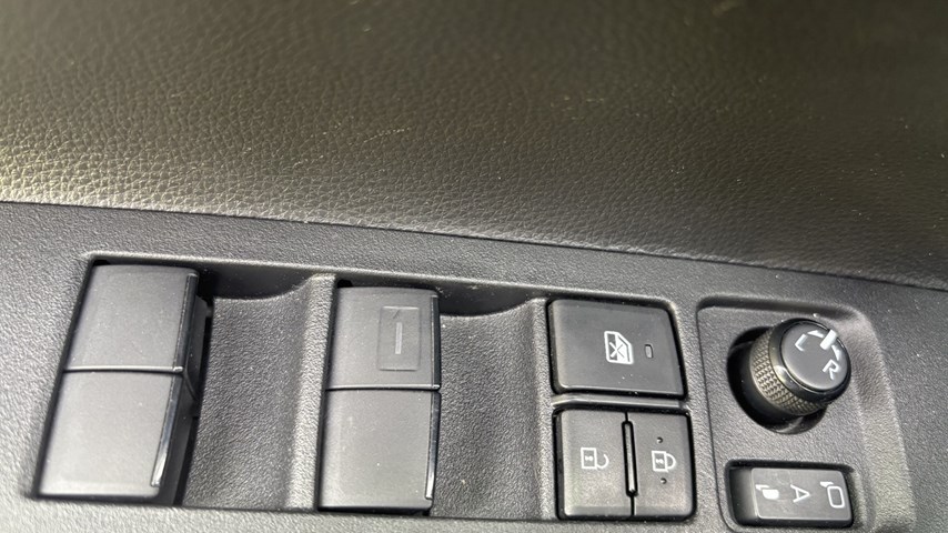 RABLJENO VOZILO TOYOTA COROLLA CROSS ACTIVE 2,0 AT Automatski mjenjač BENZIN 100248