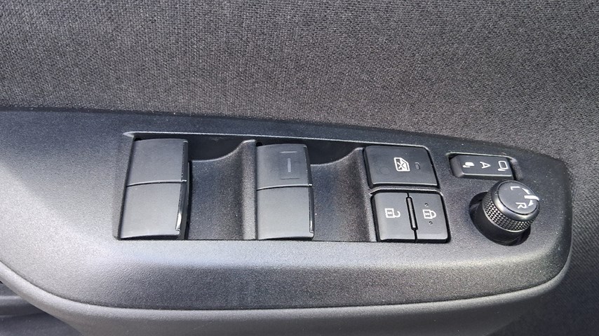 RABLJENO VOZILO TOYOTA YARIS CROSS COOL 1,5 HIBRID Automatski mjenjač BENZIN 224496