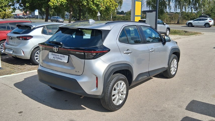 RABLJENO VOZILO TOYOTA YARIS CROSS COOL 1,5 HIBRID NOVC-HEV Automatski mjenjač BENZIN 224473