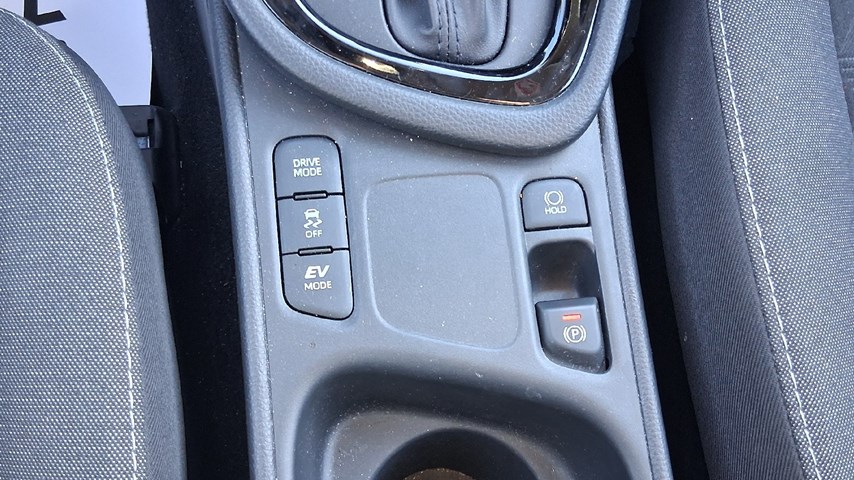 RABLJENO VOZILO TOYOTA YARIS SOL ASSIST 1,5 HIBRID Automatski mjenjač BENZIN 224503