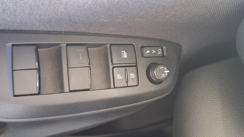 RABLJENO VOZILO TOYOTA YARIS SOL ASSIST 1,5 HIBRID Automatski mjenjač BENZIN 224515