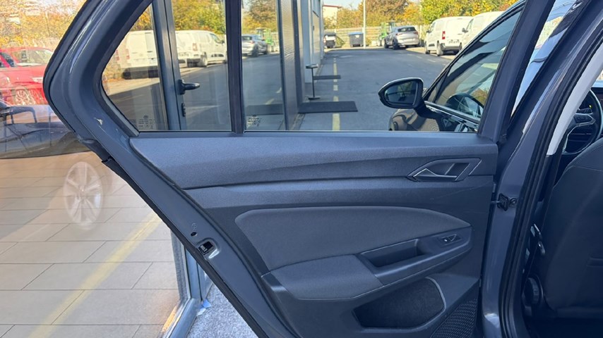 RABLJENO VOZILO VOLKSWAGEN GOLF VIII 2,0 TDI LIFE Mehanički mjenjač DIESEL 65813