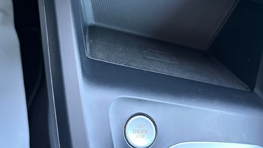 RABLJENO VOZILO VOLKSWAGEN GOLF VIII 2,0 TDI LIFE Mehanički mjenjač DIESEL 65813