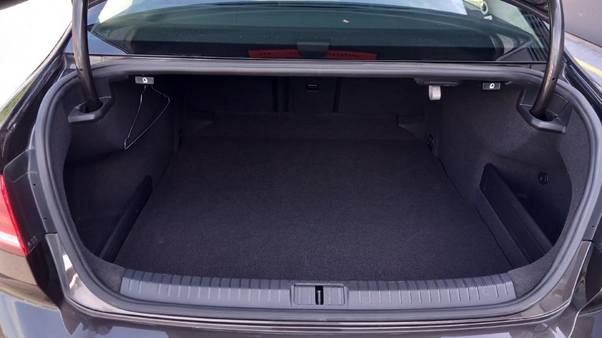 RABLJENO VOZILO VOLKSWAGEN PASSAT 2,0 TDI BMT CONNECT Mehanički mjenjač DIESEL 223926