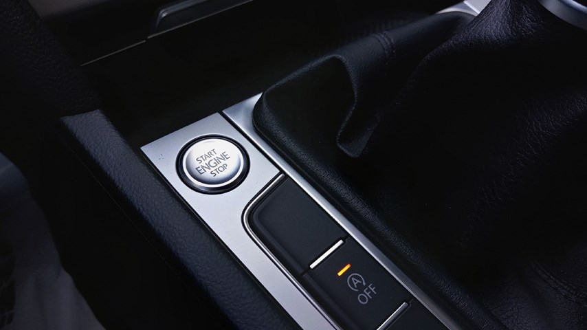 RABLJENO VOZILO VOLKSWAGEN PASSAT 2,0 TDI BMT CONNECT Mehanički mjenjač DIESEL 223926
