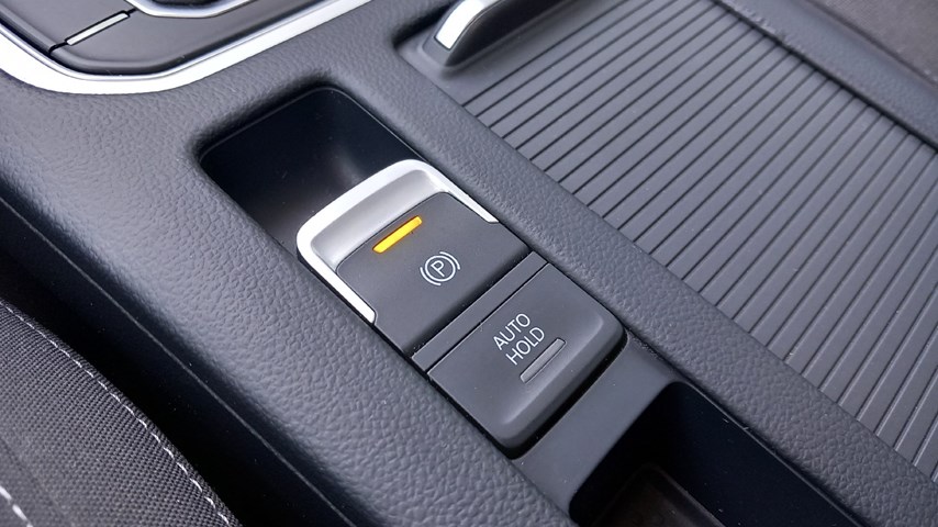 RABLJENO VOZILO VOLKSWAGEN PASSAT 2,0 TDI BMT CONNECT Mehanički mjenjač DIESEL 223926