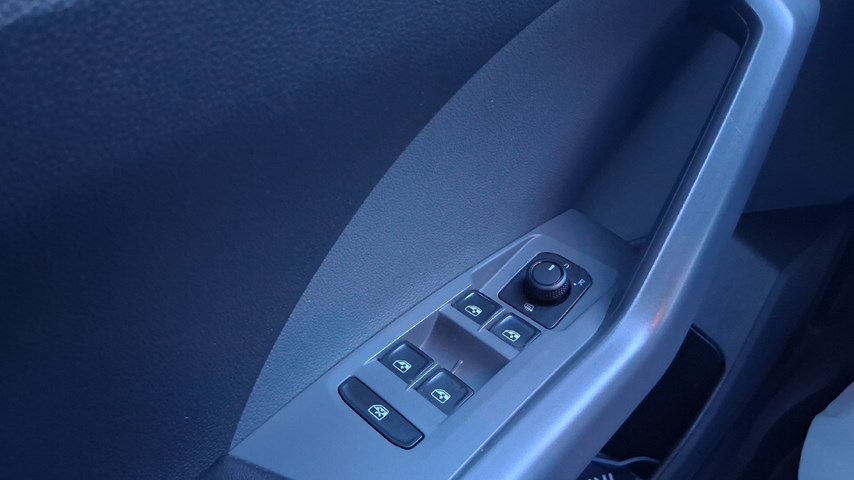 RABLJENO VOZILO VOLKSWAGEN T-CROSS 1,0 TSI LIFE Mehanički mjenjač BENZIN 20903