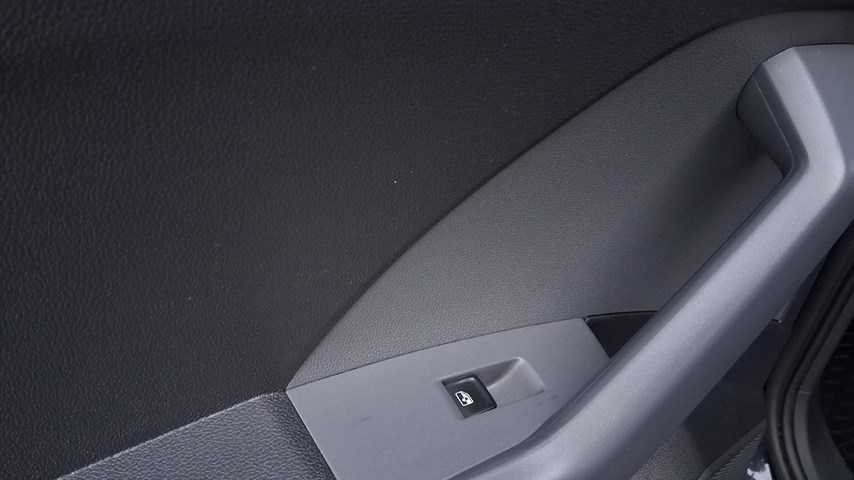 RABLJENO VOZILO VOLKSWAGEN T-CROSS 1,0 TSI LIFE Mehanički mjenjač BENZIN 20903