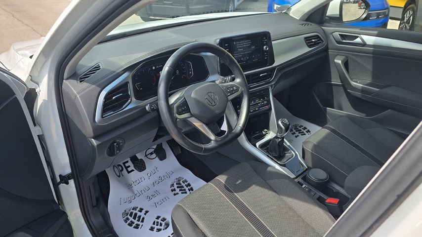 RABLJENO VOZILO VOLKSWAGEN T-ROC 1,0 Mehanički mjenjač BENZIN 100212