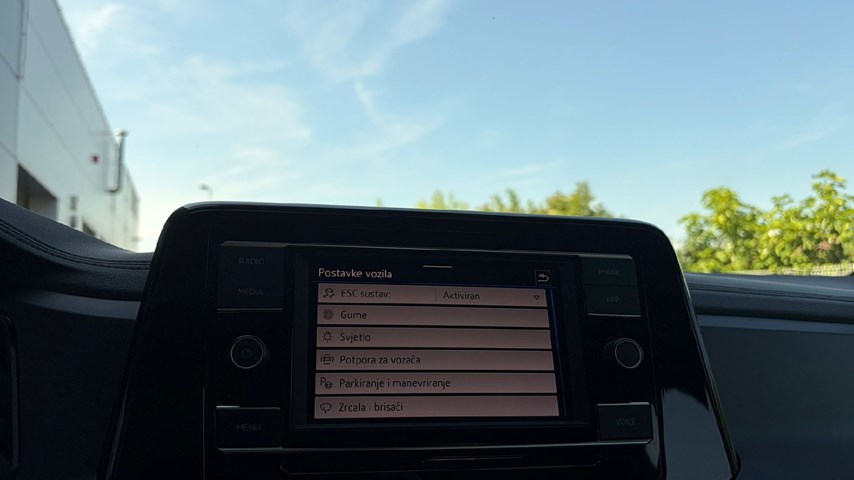 RABLJENO VOZILO VOLKSWAGEN T-ROC 1,0 Mehanički mjenjač BENZIN 100240