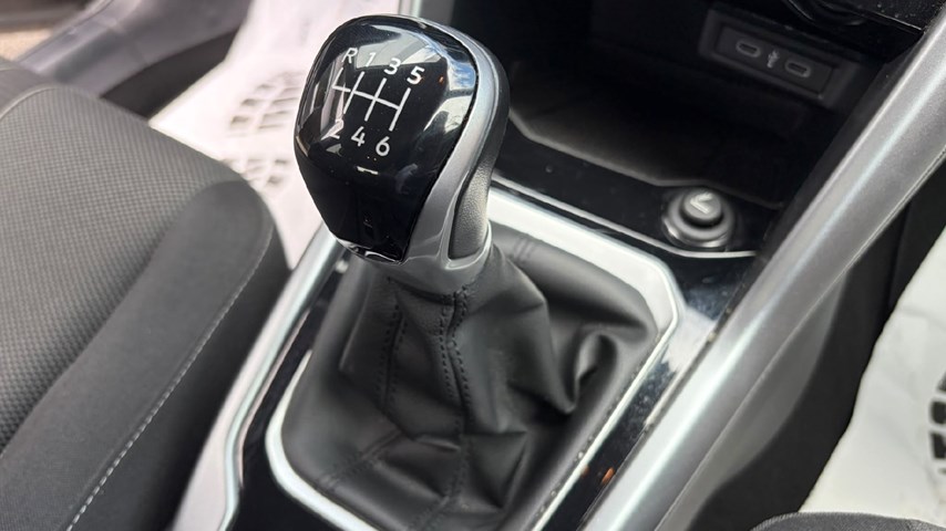 RABLJENO VOZILO VOLKSWAGEN T-ROC 1,0 Mehanički mjenjač BENZIN 100234