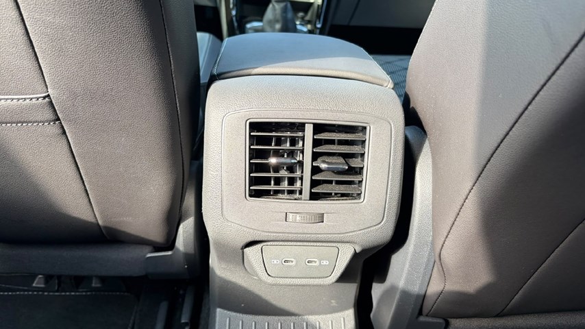 RABLJENO VOZILO VOLKSWAGEN T-ROC R-LINE 1,0 TSI Mehanički mjenjač BENZIN 100243