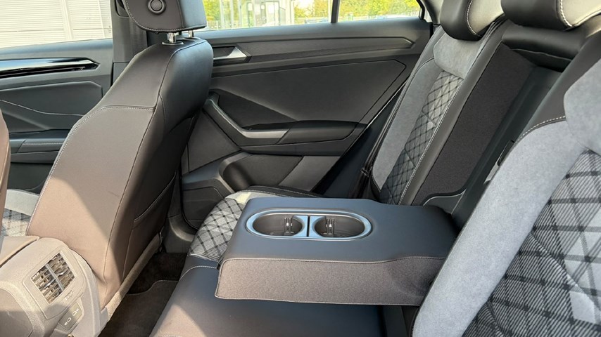 RABLJENO VOZILO VOLKSWAGEN T-ROC R-LINE 1,0 TSI Mehanički mjenjač BENZIN 100243