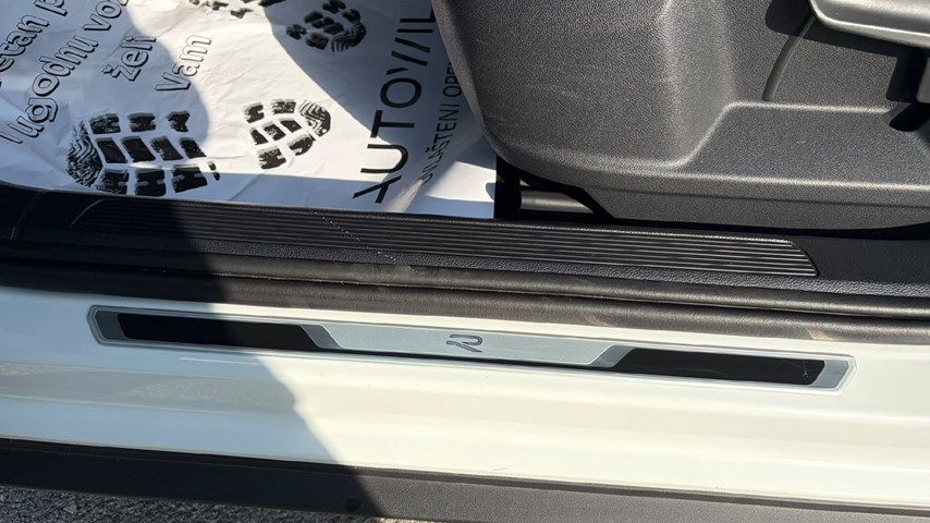 RABLJENO VOZILO VOLKSWAGEN T-ROC R-LINE 1,0 TSI Mehanički mjenjač BENZIN 100243