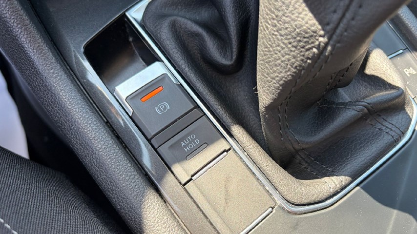 RABLJENO VOZILO VOLKSWAGEN TIGUAN LIFE 2,0 TDI Automatski mjenjač DIESEL 100223